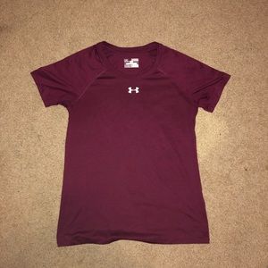 MAROON UNDER ARMOUR T SHIRT